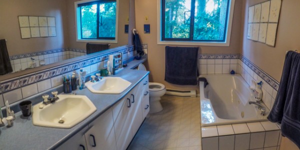 cordova bay bathroom before 1