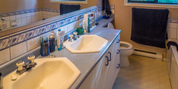 cordova bay bathroom before 2